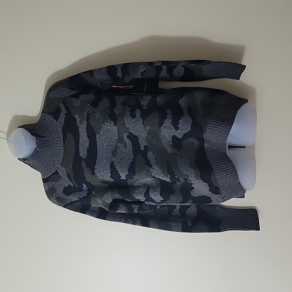 CYNTHIA ROWLEY Camo Print Double Knit Turtleneck Sweater sz Medium - Picture 5 of 8